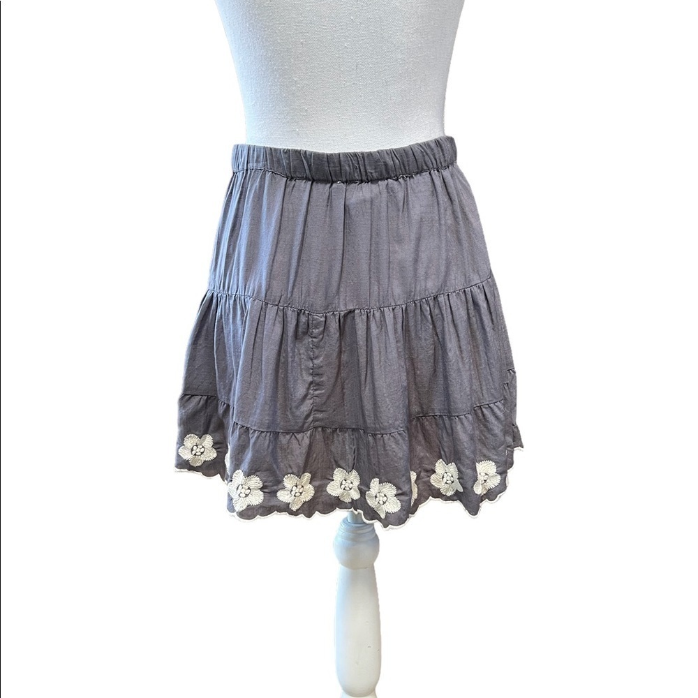 CHELSEA & VIOLET WOMENS GRAY LIGHTWEIGHT SKIRT WITH FLORAL EMBROIDERED SIZE MED